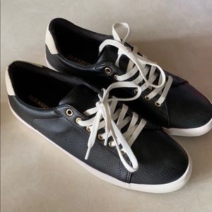 Old Navy Pleather Sneakers 8